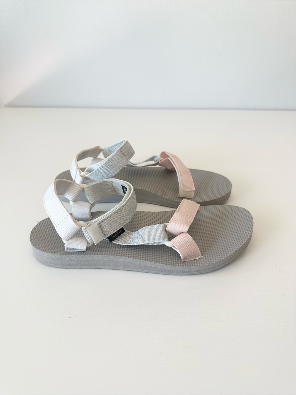 Teva Original Universal Sandals Metallic Silver Blush Pink Grey Women’s Size 9
